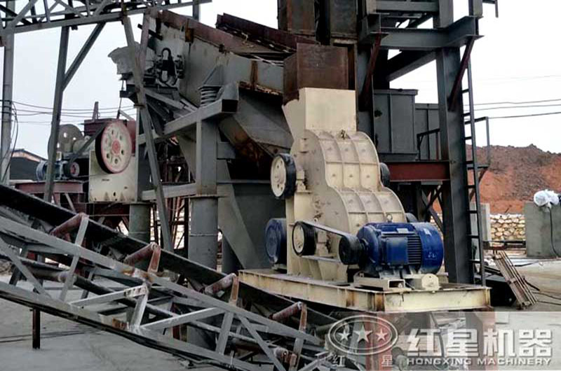 顎式破碎機(jī)+雙級粉碎機(jī)現(xiàn)場