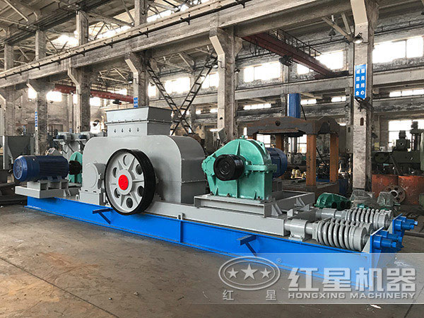對(duì)輥式破碎機(jī)生產(chǎn)車(chē)間