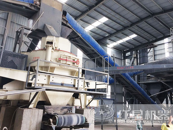 鵝卵石制砂設備作業(yè)現場