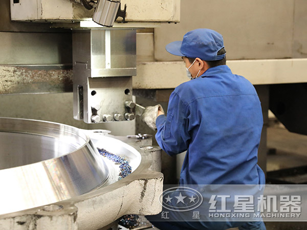 技術工人作業(yè)現(xiàn)場