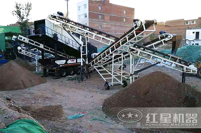 汽車(chē)移動(dòng)磚渣粉碎機(jī)可到廠直接作業(yè)加工