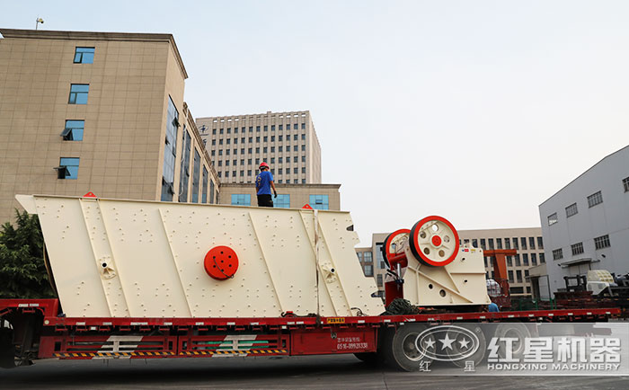 顎式破碎機發(fā)貨現場